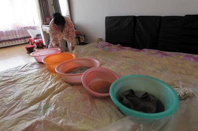 永嘉楼上漏水，住户失联，小区没物管，业主维权难！律师来支招……